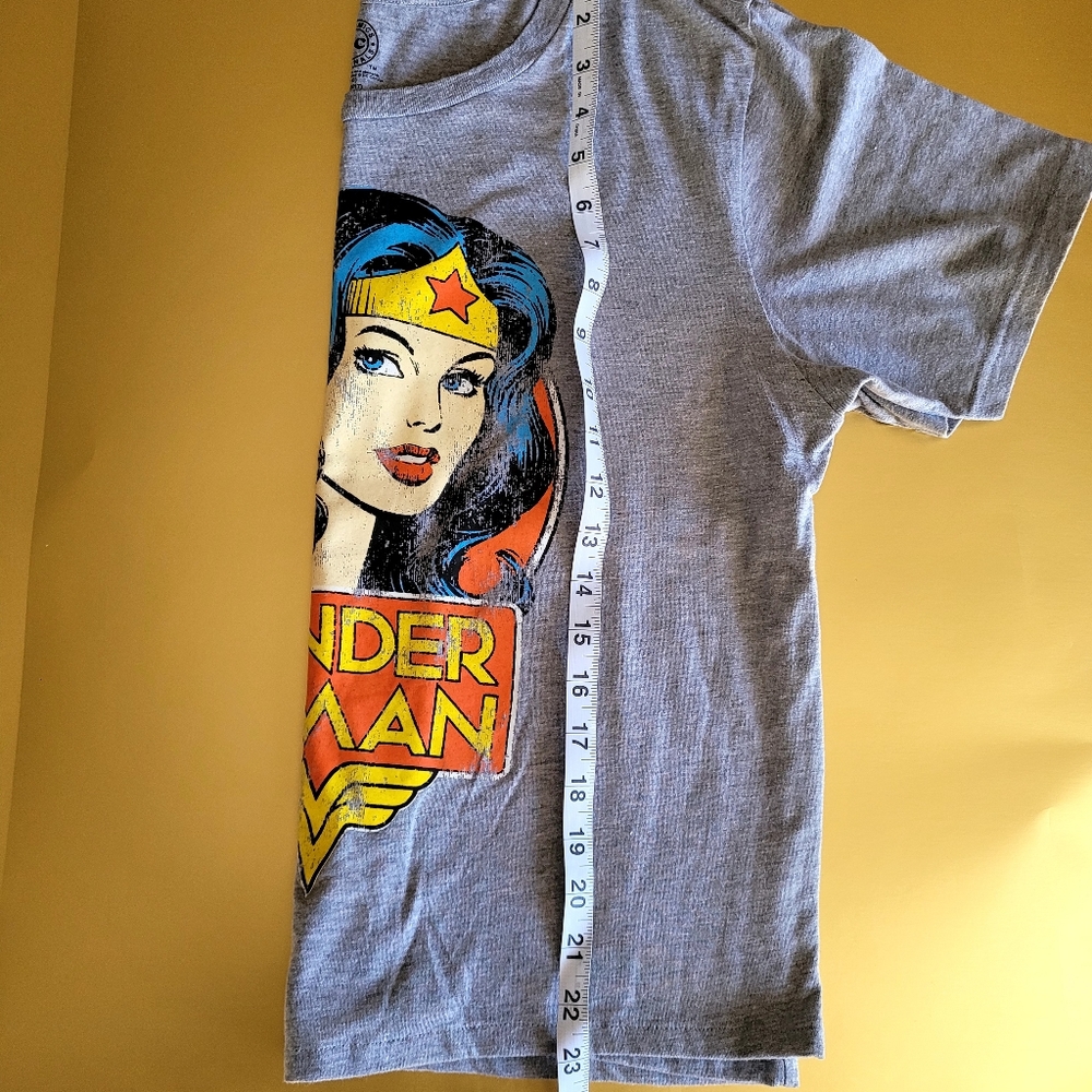 Women's XL(15/17) Gray Superwoman T-shirt - Picture 6 of 10